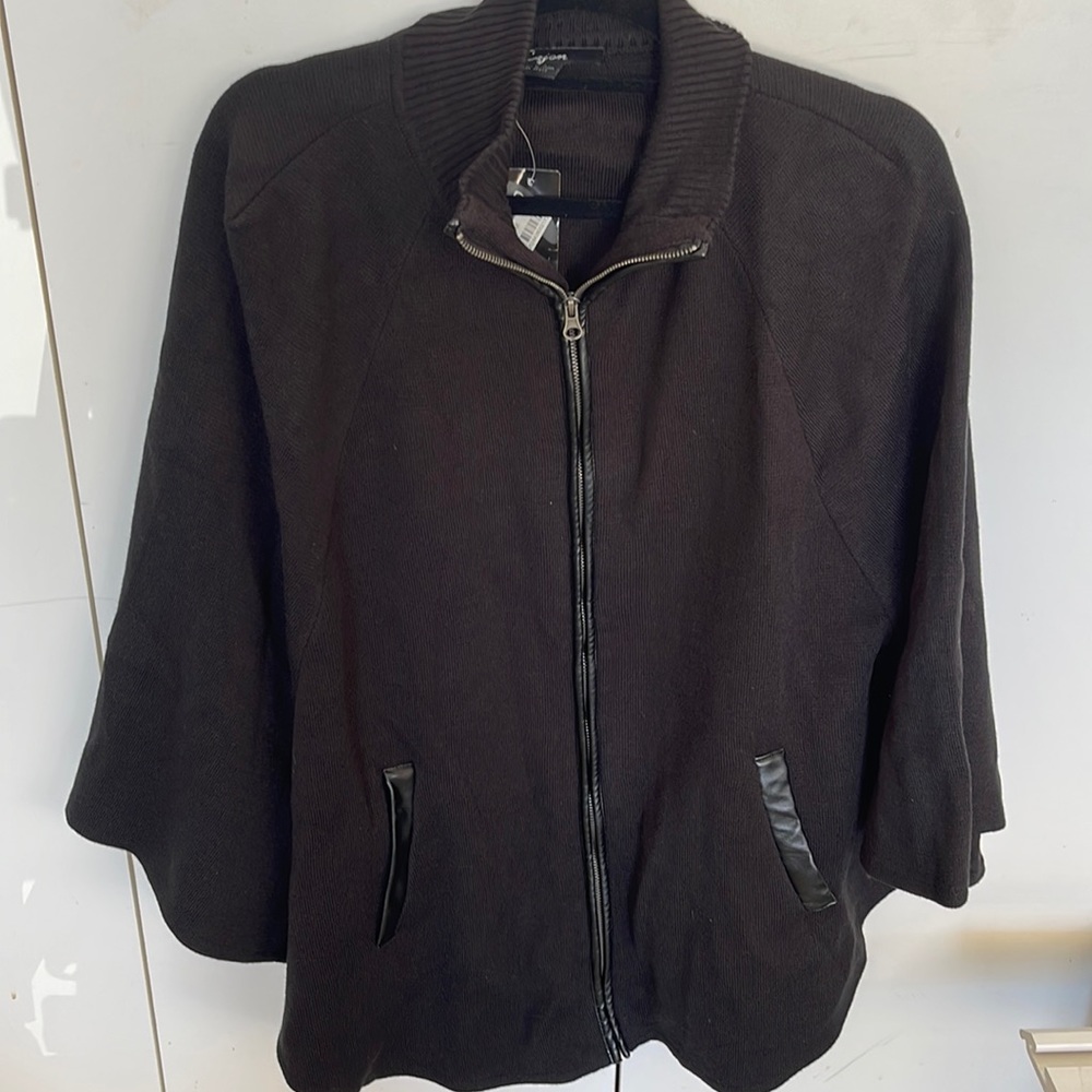 New with tags M/L BLACK CAPE WITH LEATHER TRIM
